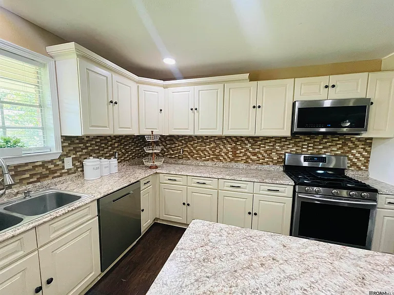 4036 Ridgemont Dr — Photo 25