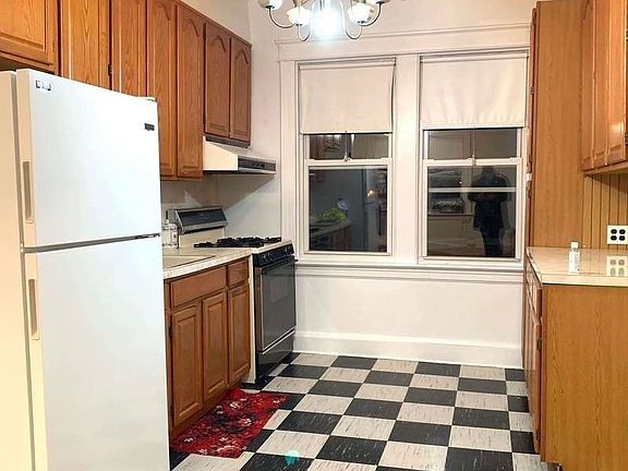 5th image of 287 Cromwell Ave #2