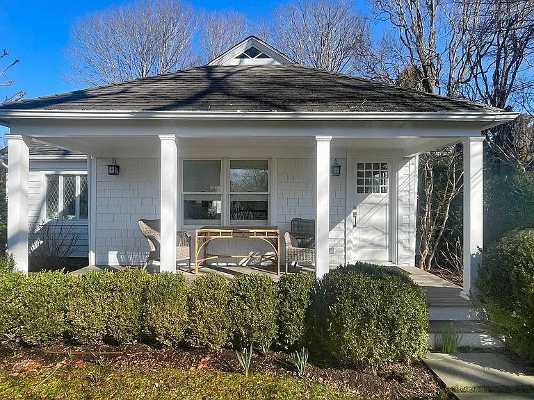 139 Herrick Rd — Photo 1