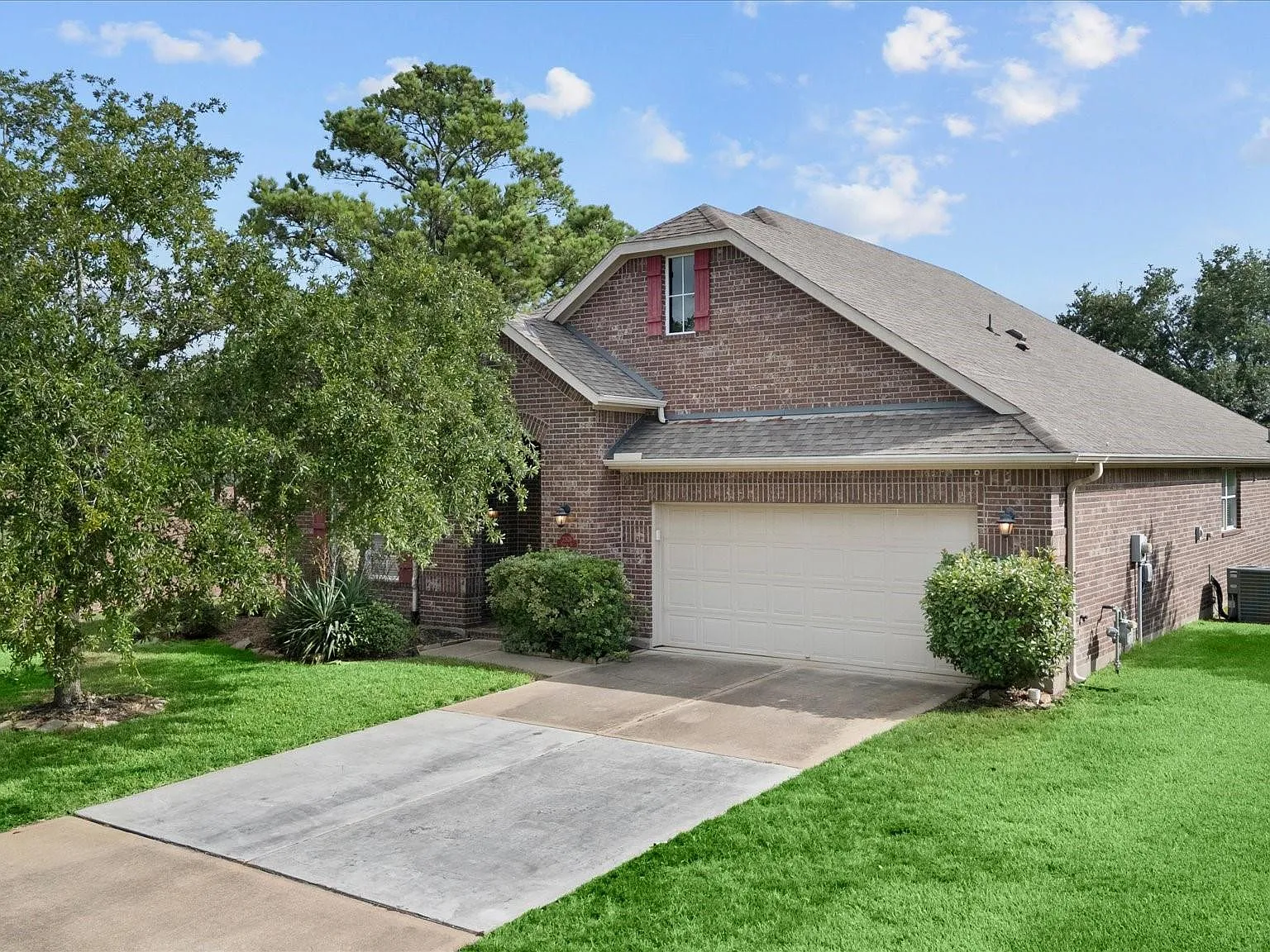 3 bed, 2.5 bath, 2543 sqft, $2,950 — Photo 1