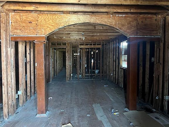 4th image of 2009-11 Montegut St