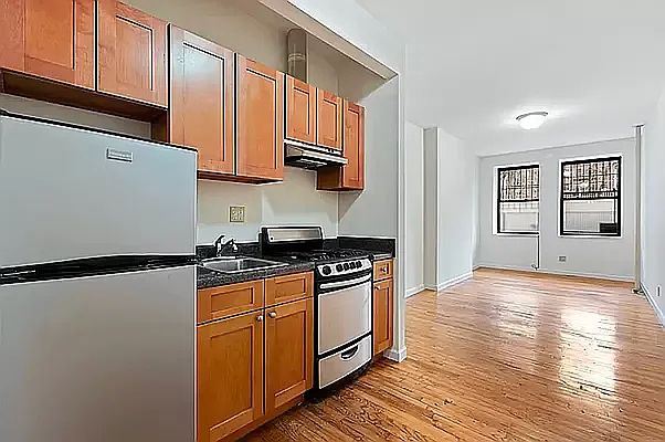 1st image of 109 E 2nd St APT 1D