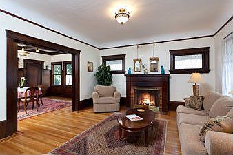 Living Room :: 5667 Oak Grove Ave