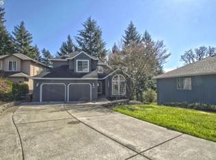 7650 Ridgewood Dr, Gladstone, OR 97027