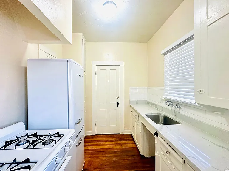 Don Martin Historic Apartments! — Photo 22