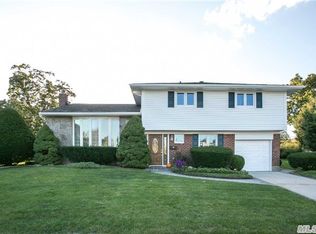 5 Diane Ct, Plainview, NY 11803