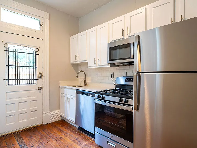 247 W 3rd Ave — Photo 7