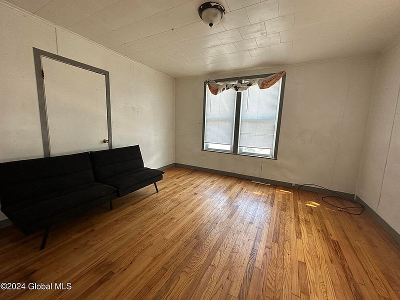 3rd image of 53 Steele Avenue