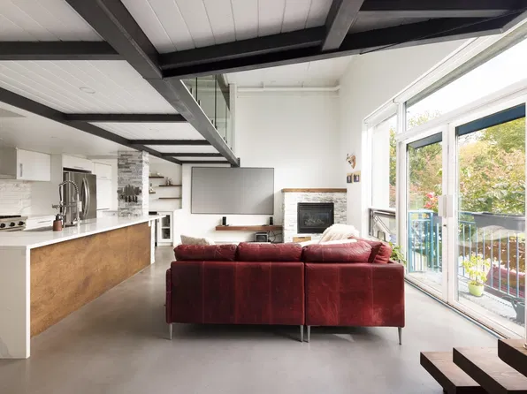 2001 Wall St #207, Vancouver, BC V5L 5E4