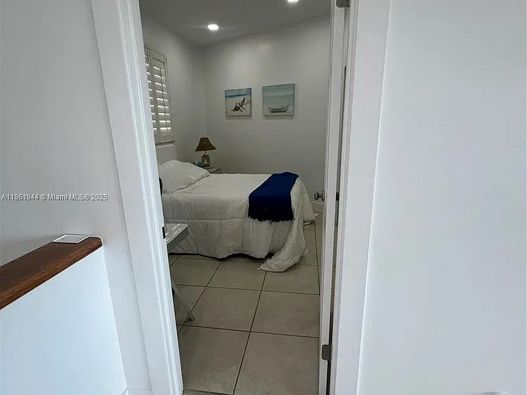 7760 Aviation Blvd — Photo 15