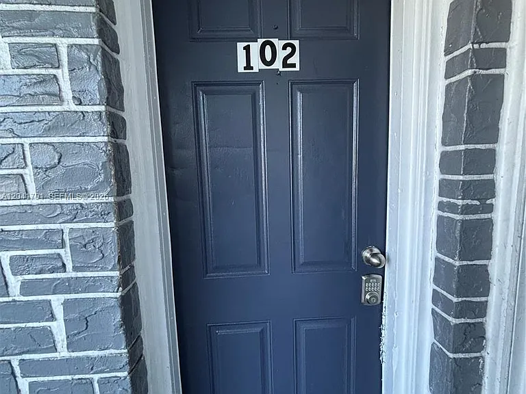 1843 Dewey St #102 — Photo 5