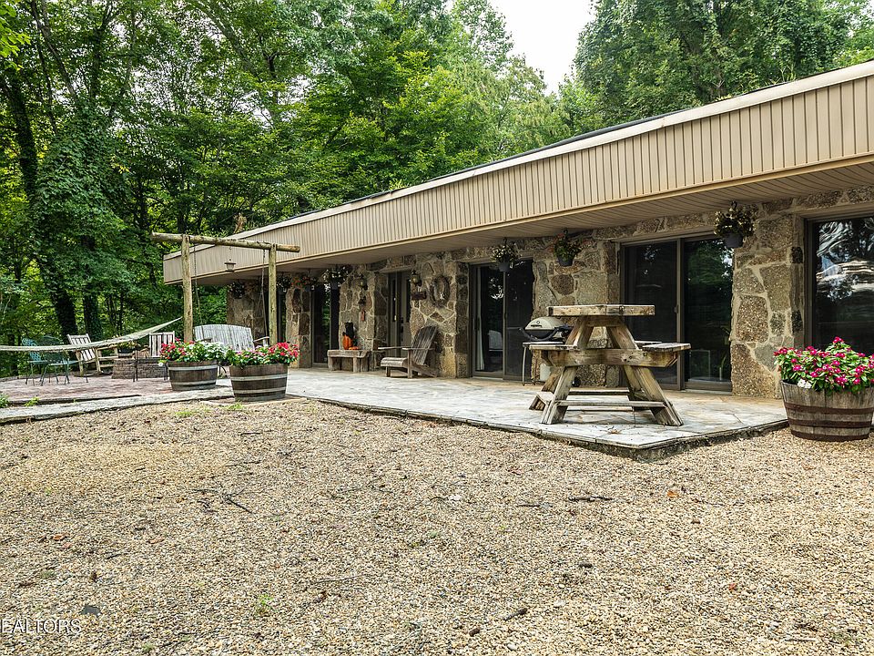 1st image of 230 Comb Ridge Rd