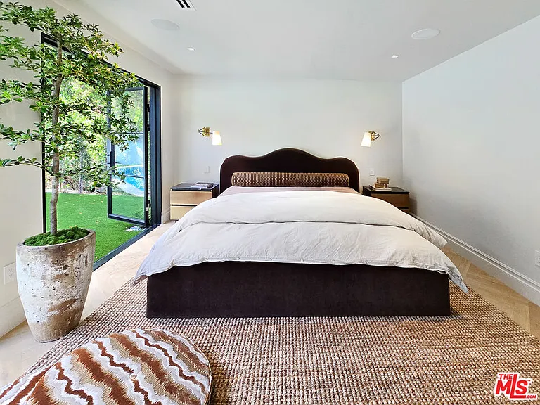 2288 Coldwater Canyon Dr — Photo 26
