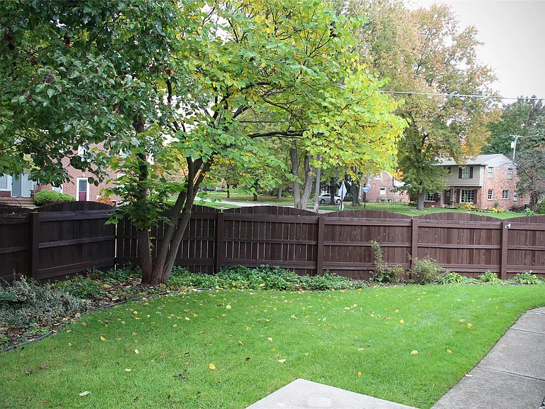 32349 Sheridan Dr — Photo 16