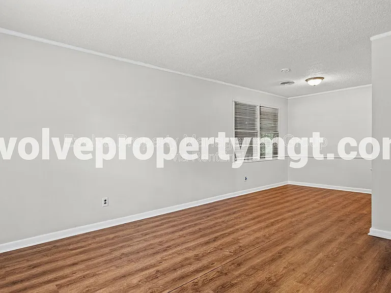 1716 Cornelia Ln — Photo 4