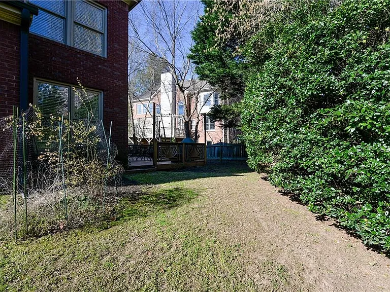 265 Windsor Gate Cv — Photo 50