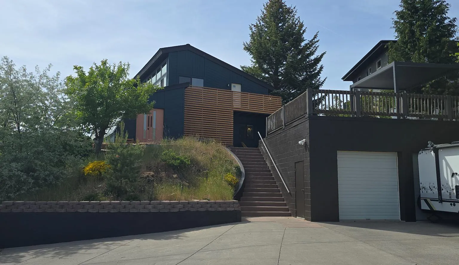 1641 Ridgecrest Dr — Photo 2