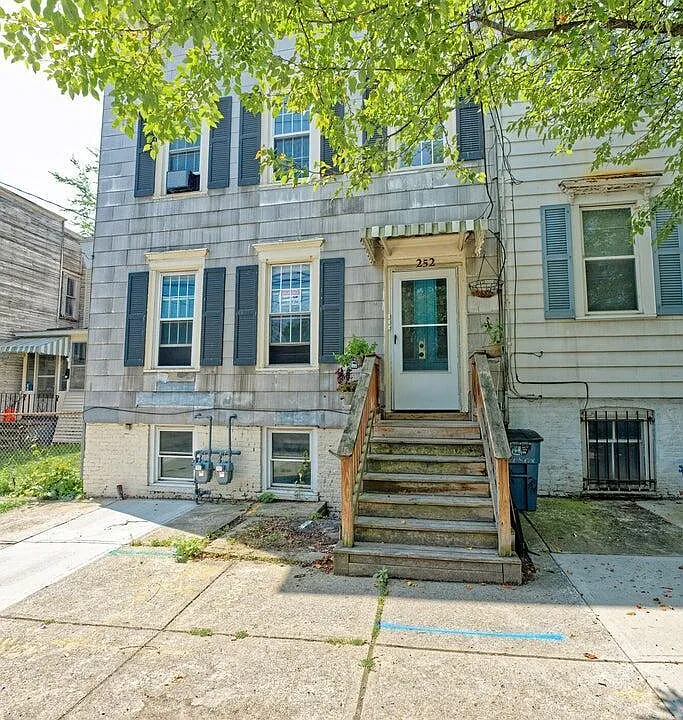 252 Morton Ave