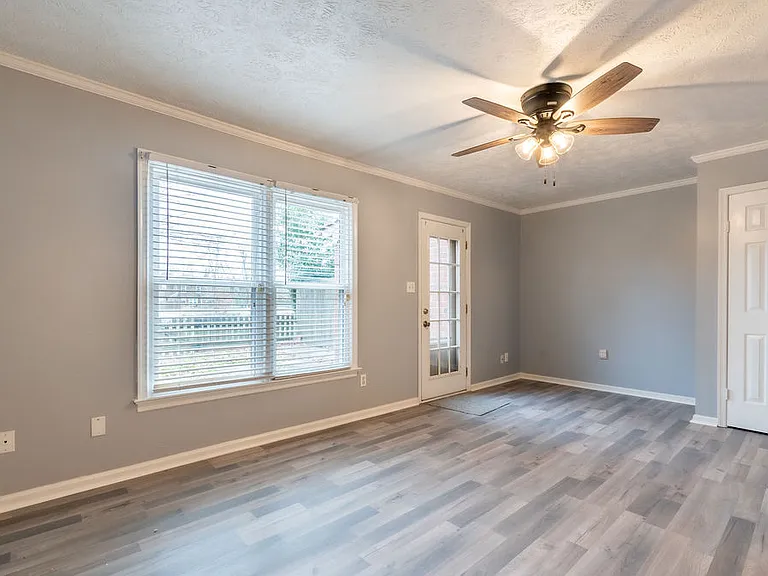248 Loch Cir — Photo 6