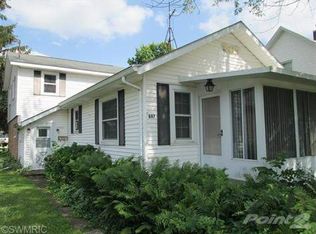 607 Magnolia St, Three Oaks, MI 49128