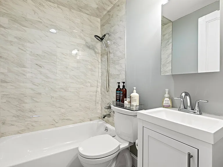 200 Hudson St #4A — Photo 12