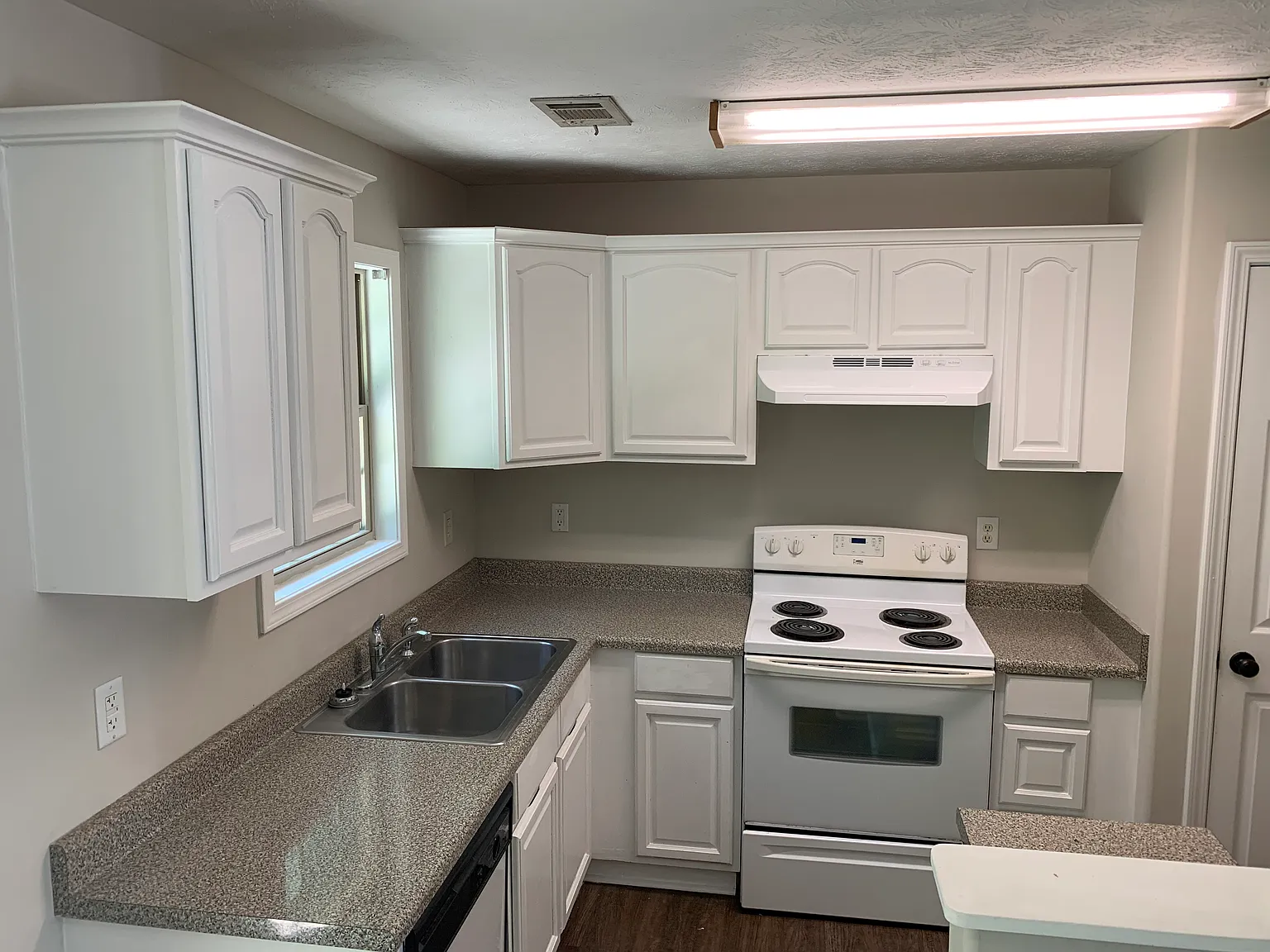 3 bed, 1572 sqft, $2,000 — Photo 3