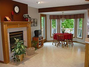 5th image of 823 Valentine Ln