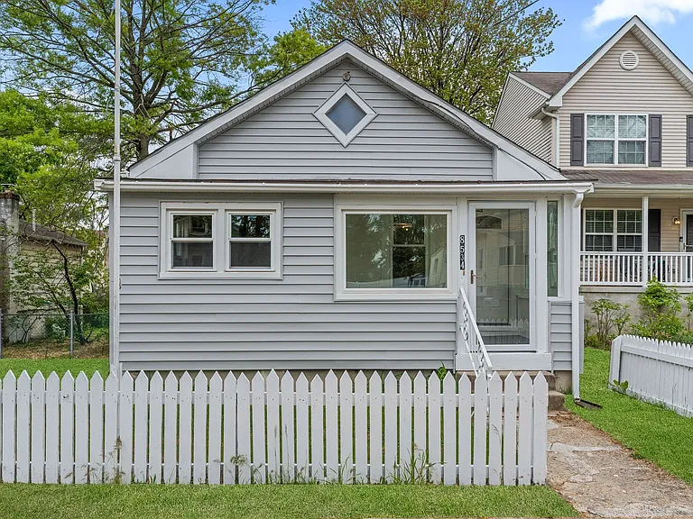 8534 Orchard Ave — Photo 9