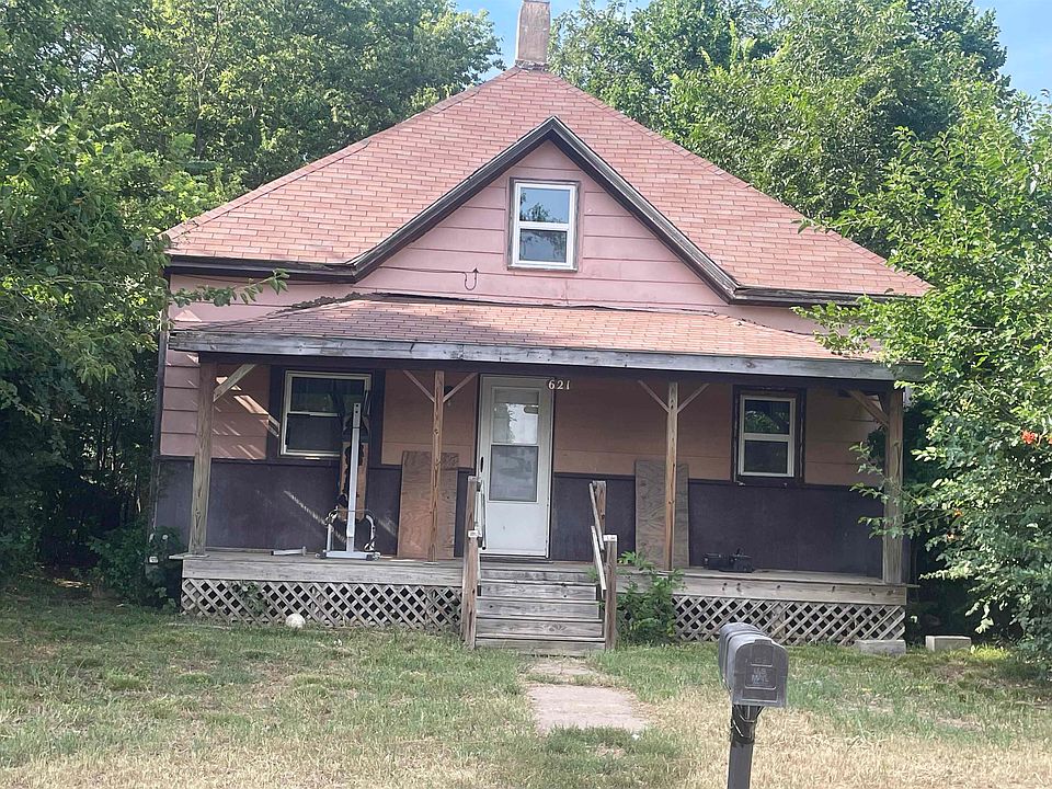 1st image of 621 E 4th St