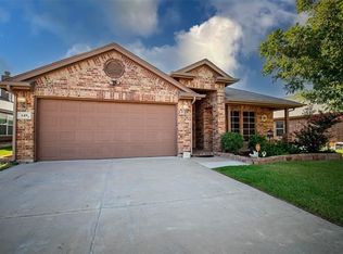 149 Spring Hollow Dr, Saginaw, TX 76131