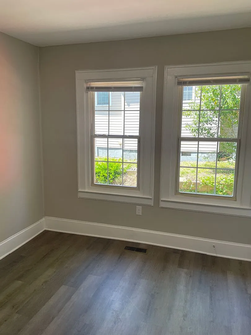 809 N Graham Avenue — Photo 4