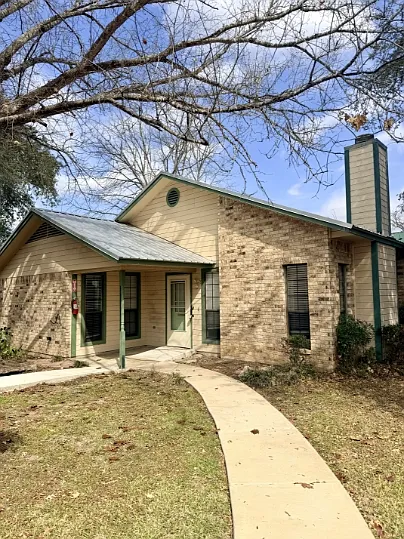 728 W San Antonio St #B — Photo 13