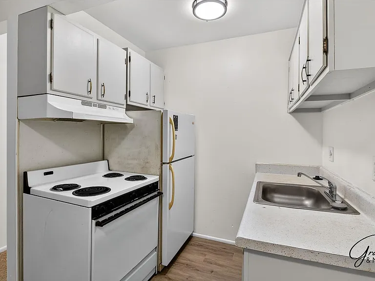 22330 W Warren - 22330 W Warren Ave LLC — Photo 7