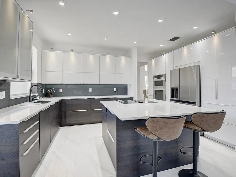 8320 Desmond Dr — Photo 13