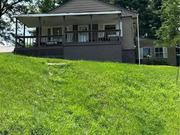 102 E Main St, Hopedale, OH 43976