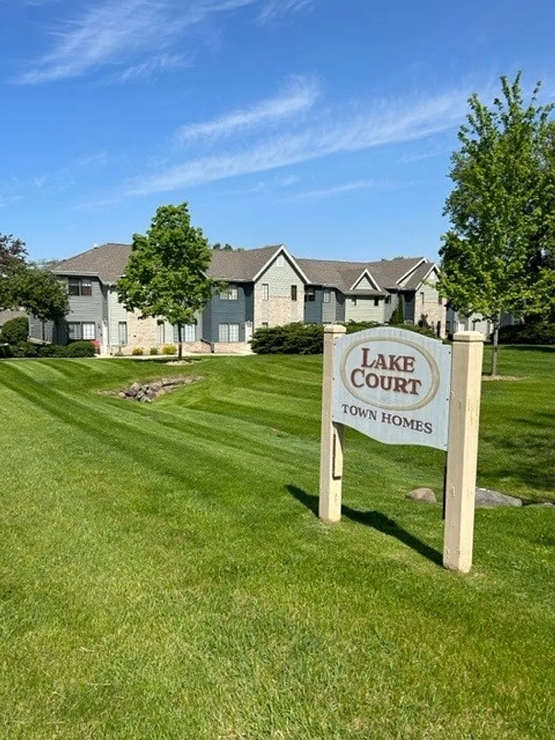 Lake Court Apartments — Photo 1