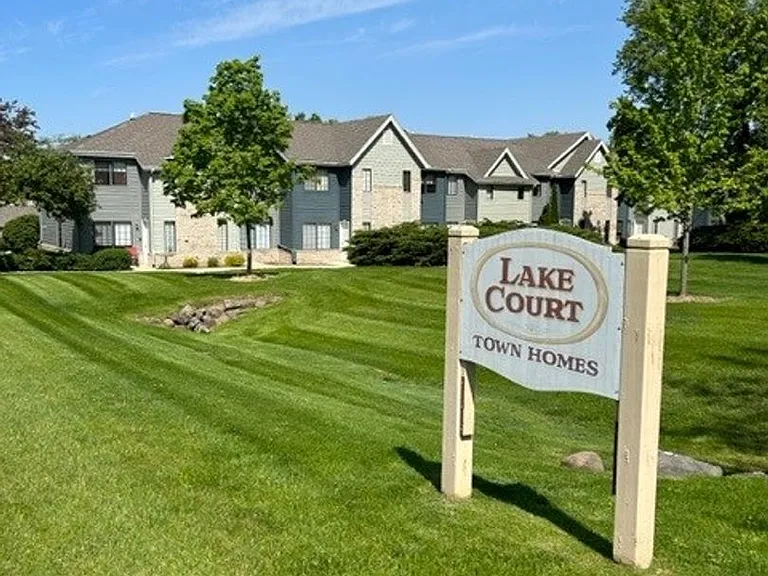 Lake Court Apartments — Photo 1