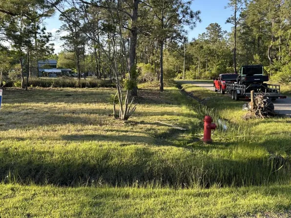 142 Ruby St, Bay Saint Louis, MS 39520