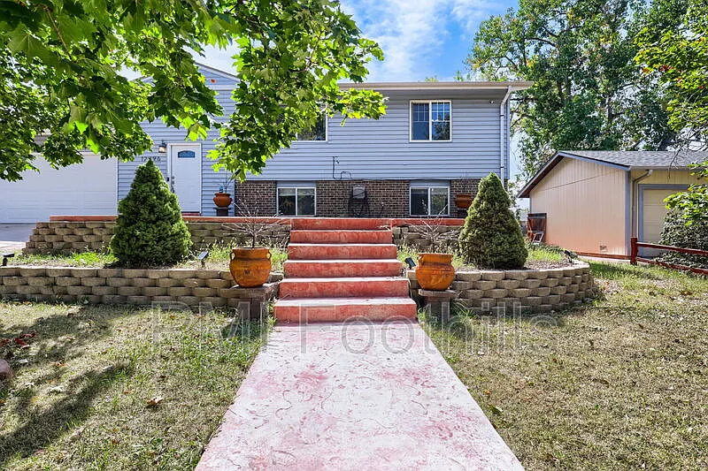 4 bed, 2.0 bath, 1688 sqft, $2,990 — Photo 3