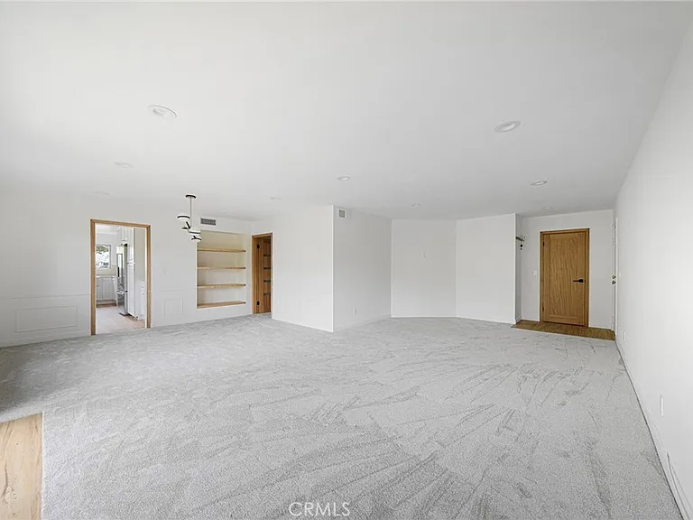 420 S Madison Ave #205 — Photo 7