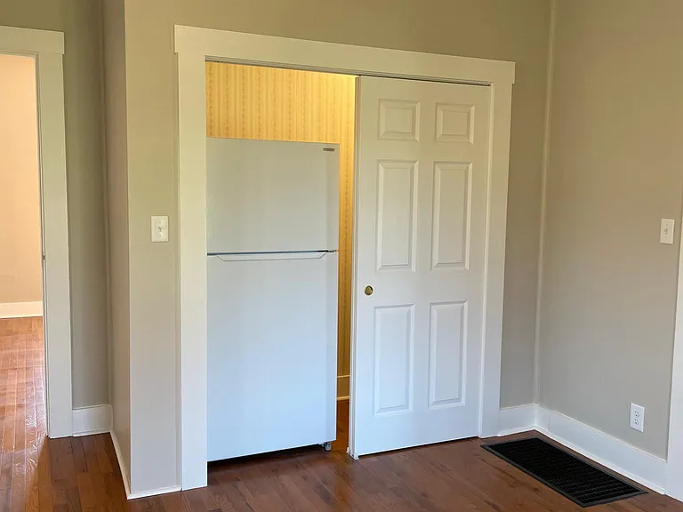 2421 E Thompson Rd — Photo 9
