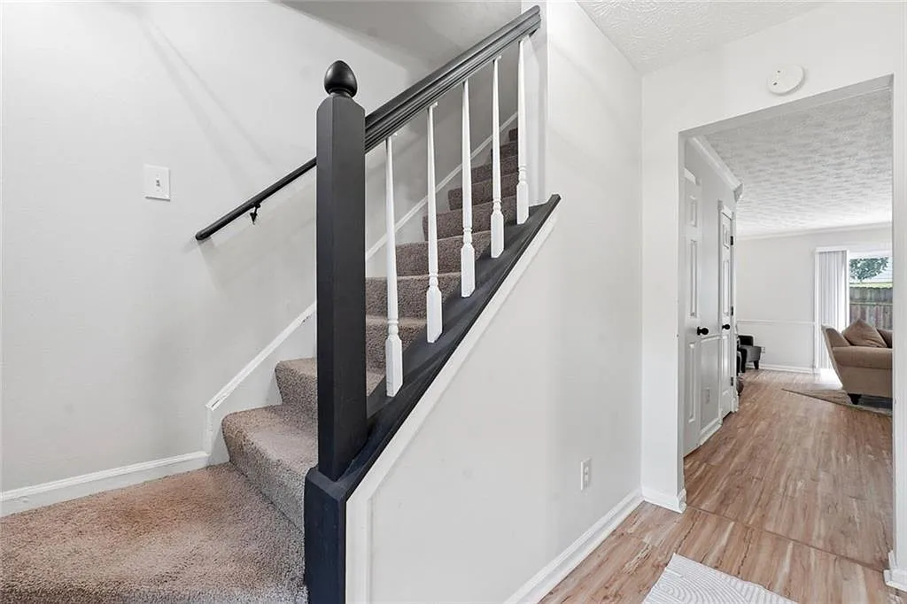 2 bed, 2.5 bath, 1280 sqft, $1,900 — Photo 3