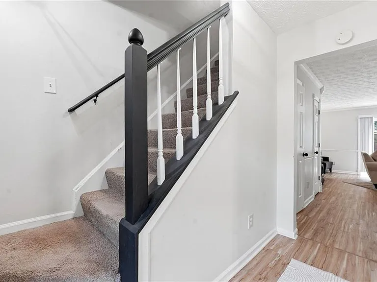 1070 Travelers Trl NW — Photo 3