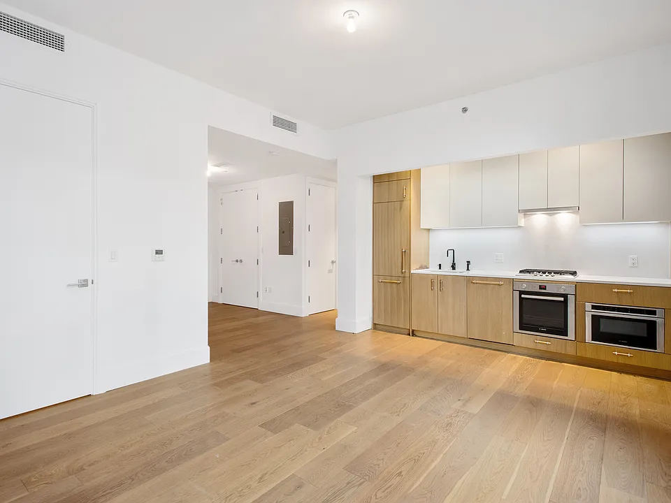 22-18 Jackson Ave #303