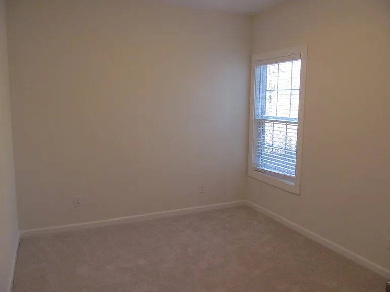 2606 Pennoak Way #F — Photo 7