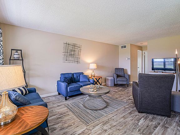 5th image of 27 Pine Arbor Lane #205