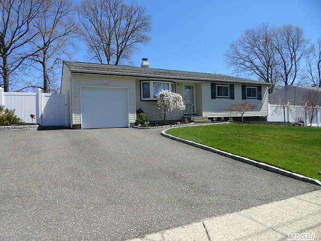 1st image of 81 Ronkonkoma Blvd