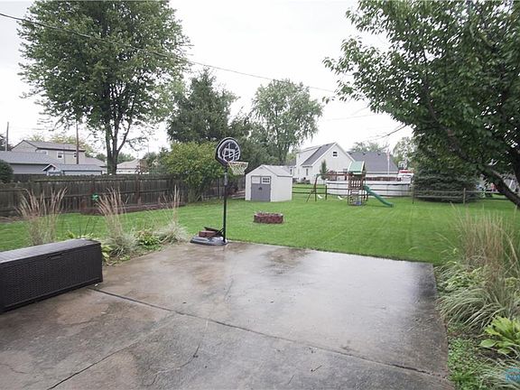 3rd image of 1940 Carvelle Dr