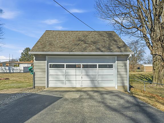 5th image of 428 Maxwell Rd