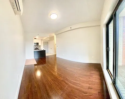 Building Photo - 1122 Chestnut Ave #5T